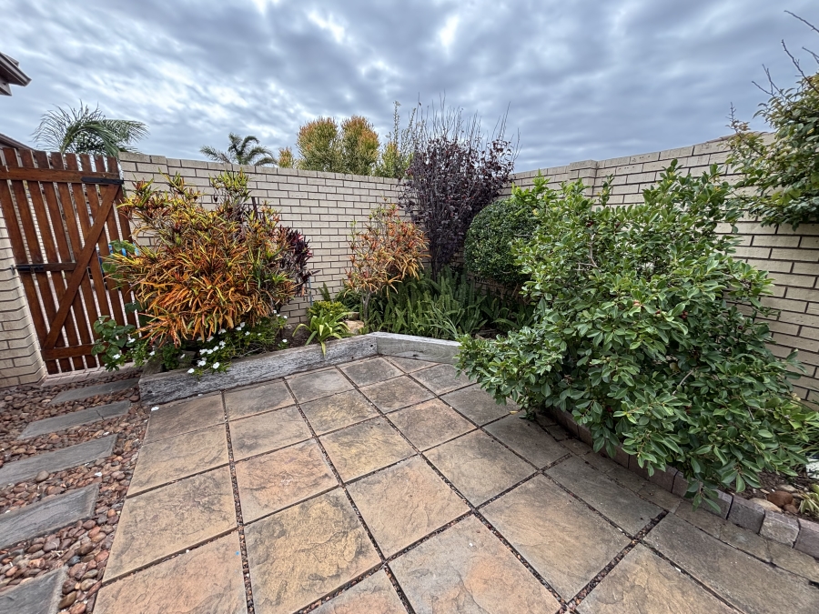 To Let 4 Bedroom Property for Rent in Summerstrand Eastern Cape